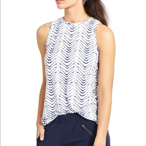 Athleta Tops - ATHLETA BREEZY ARROWHEAD TANK TOP NWOT SMALL